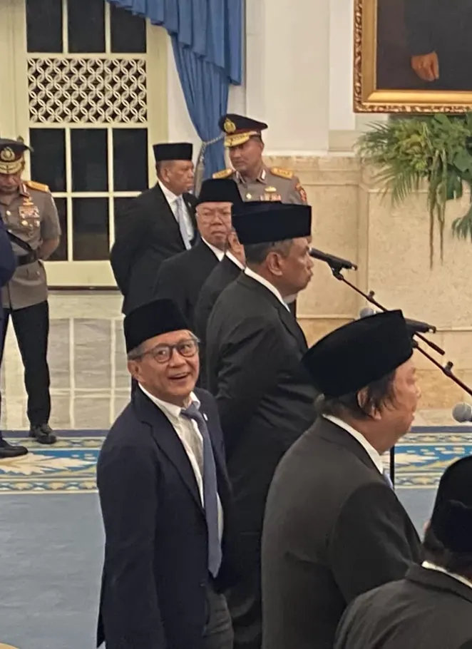 Momen Pelantikan Rocky(45 KB)