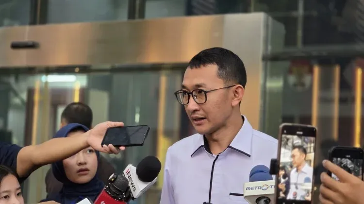 Jubir KPK Budi Prasetyo saat memberikan kepada awak media di Gedung KPK Jakarta. (Foto: RRI/Chairul Umam)