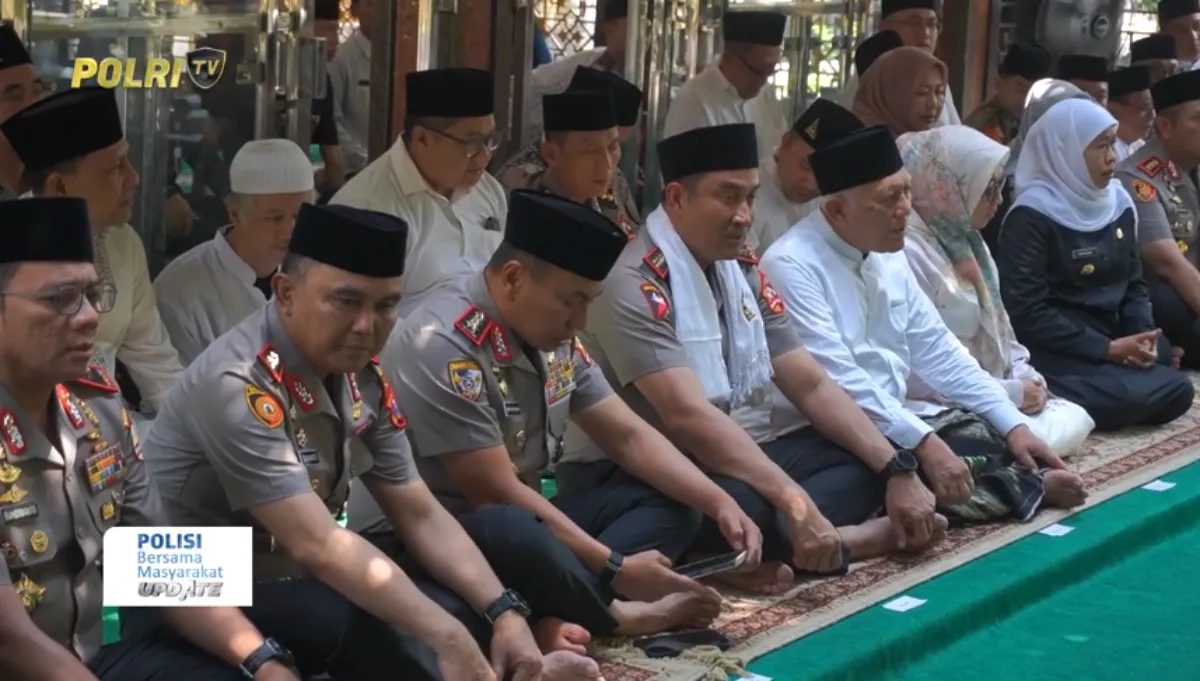 Kapolri Suyudi Kunjungi Tebuireng Jombang /  TV Radio Polri
