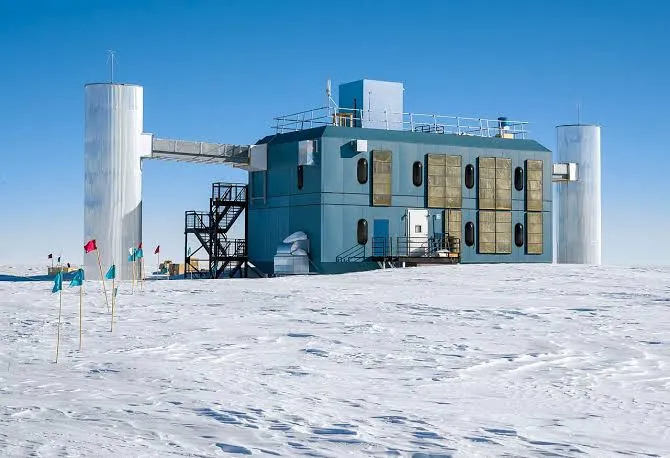 Pemburu Neutrino di Antartika
