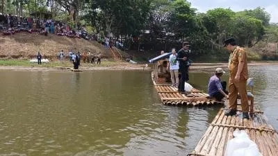 Ngalokat Cai di Situ Sanghiyang, Bupati Tasikmalaya Tanam Pohon