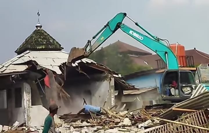 Diduga Kepala Desa Tobat Kec. Balaraja Bongkar Masjid Tanpa Musyawarah