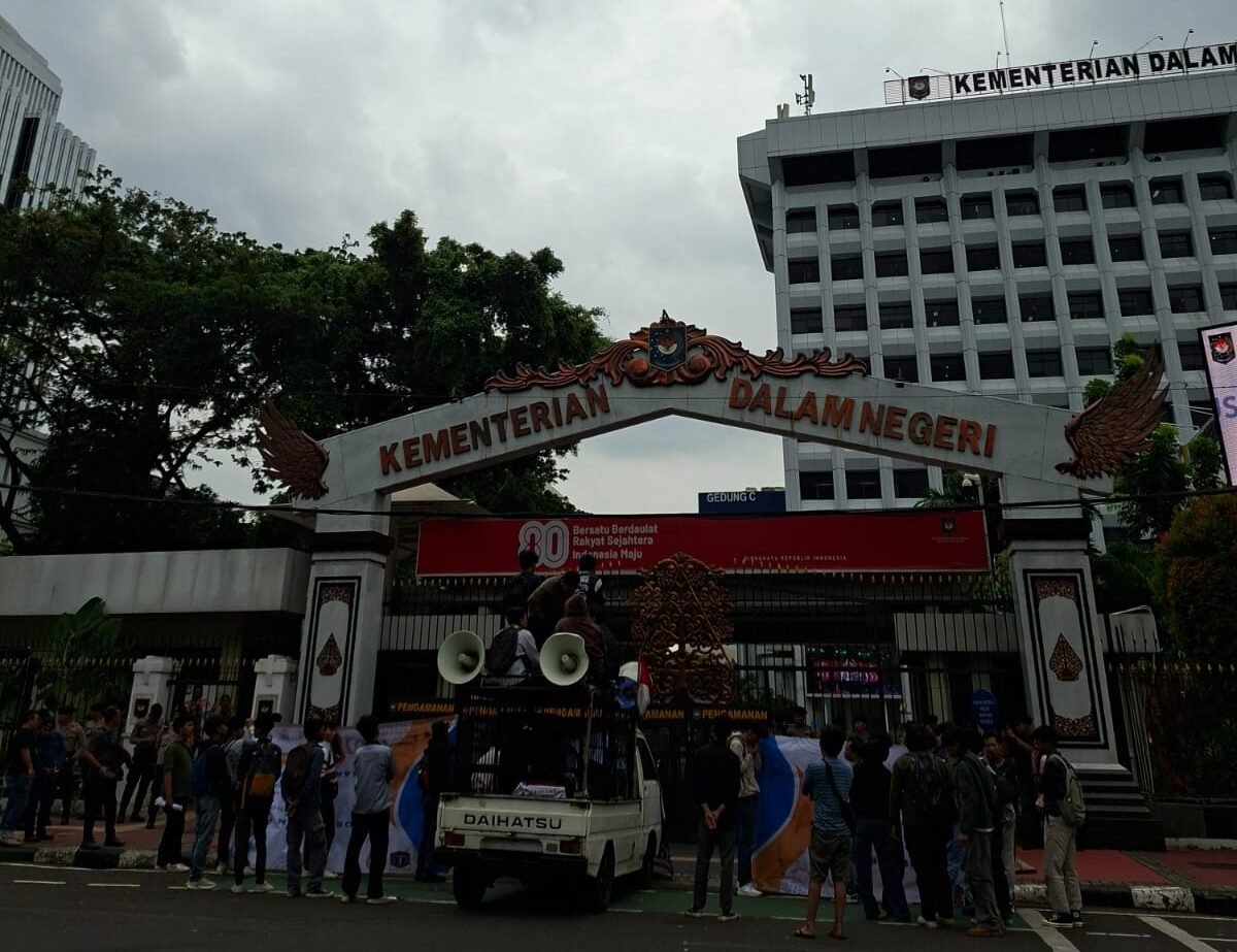 Mahasiswa Gruduk Kemendagri RI: Usut Dugaan Gelar Akademik Abal-abal Camat Pagedangan