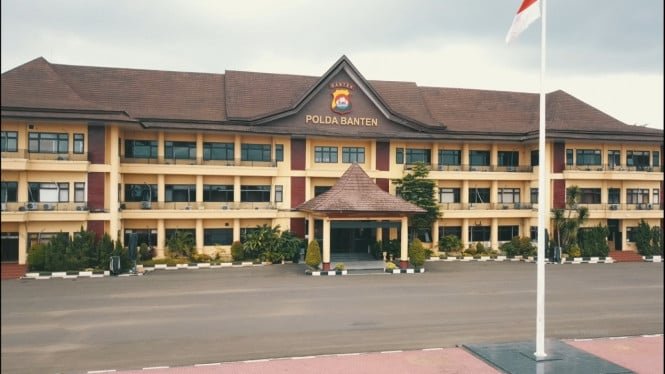 Diduga Pakai Gelar Abal-abal, Camat Pagedangan Dilaporkan Ke Polda Banten