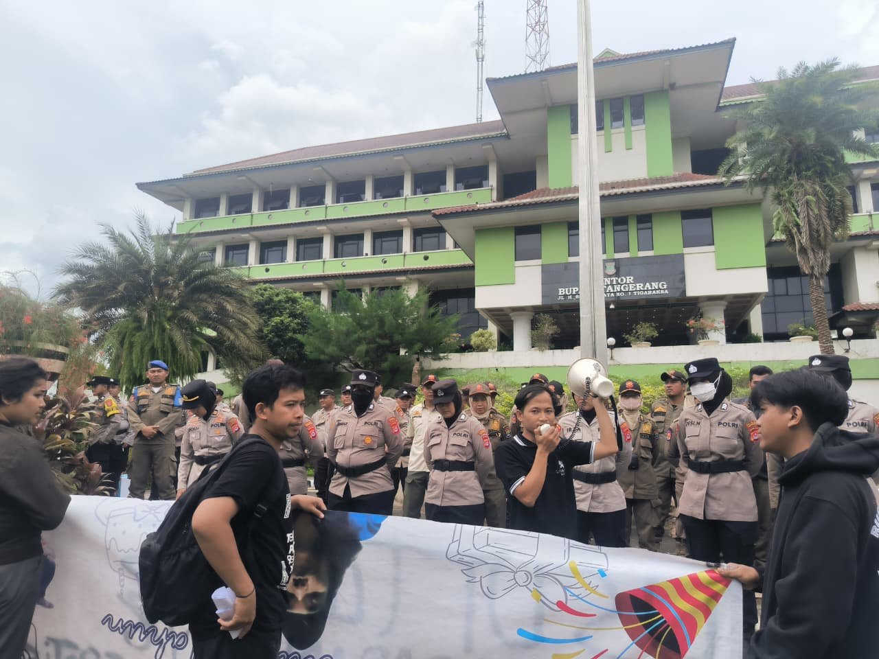 Mahasiswa Desak Bupati Tangerang, Cek Urin Seluruh ASN