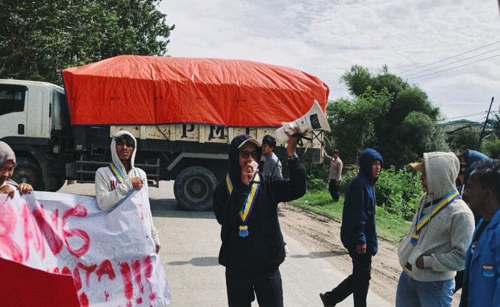 PMII Gelar Aksi di Jalan, Desak Penegakan Aturan Jam Operasional Mobil Tambang